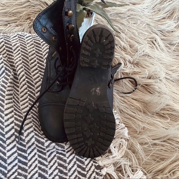 2 inch heel combat boots - Picture 3 of 3